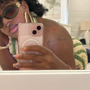 Meet your Posher, Kiana